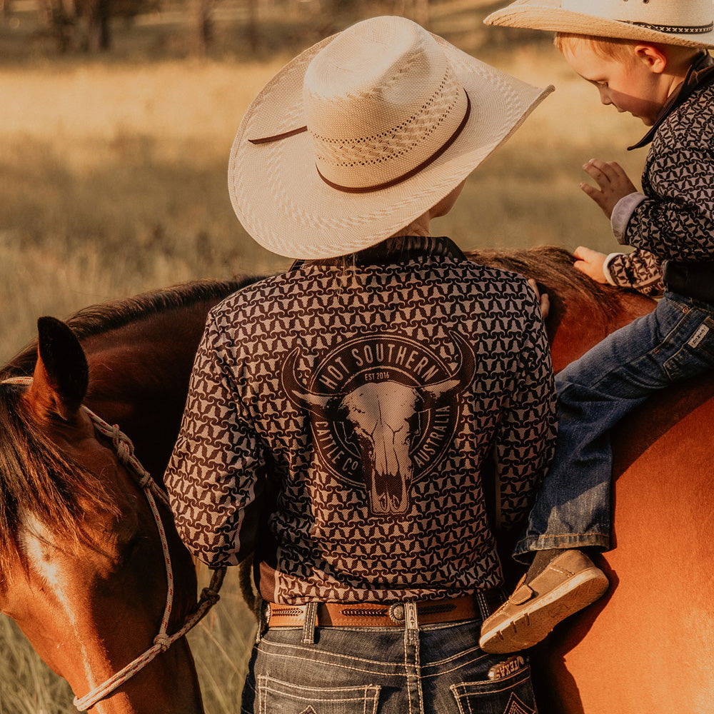 Cattle Co Adults Fishing Shirt - Grey Skulls